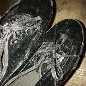 Velvet vans